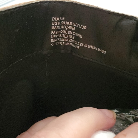 👢 Women's 'Diane' Color Block Ankle Booties - Picture 6 of 9